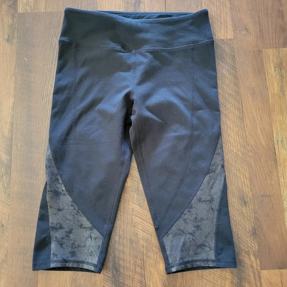 FABLETICS Crop Leggings Size Small - Picture 1 of 6
